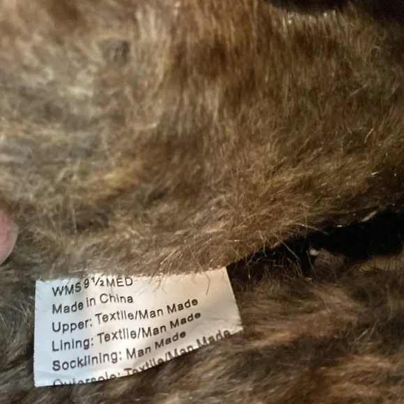 Candies cahoot Brown boots with Faux Fur Foldable Sides. Size 9.5. Rubber soles. - Picture 10 of 11